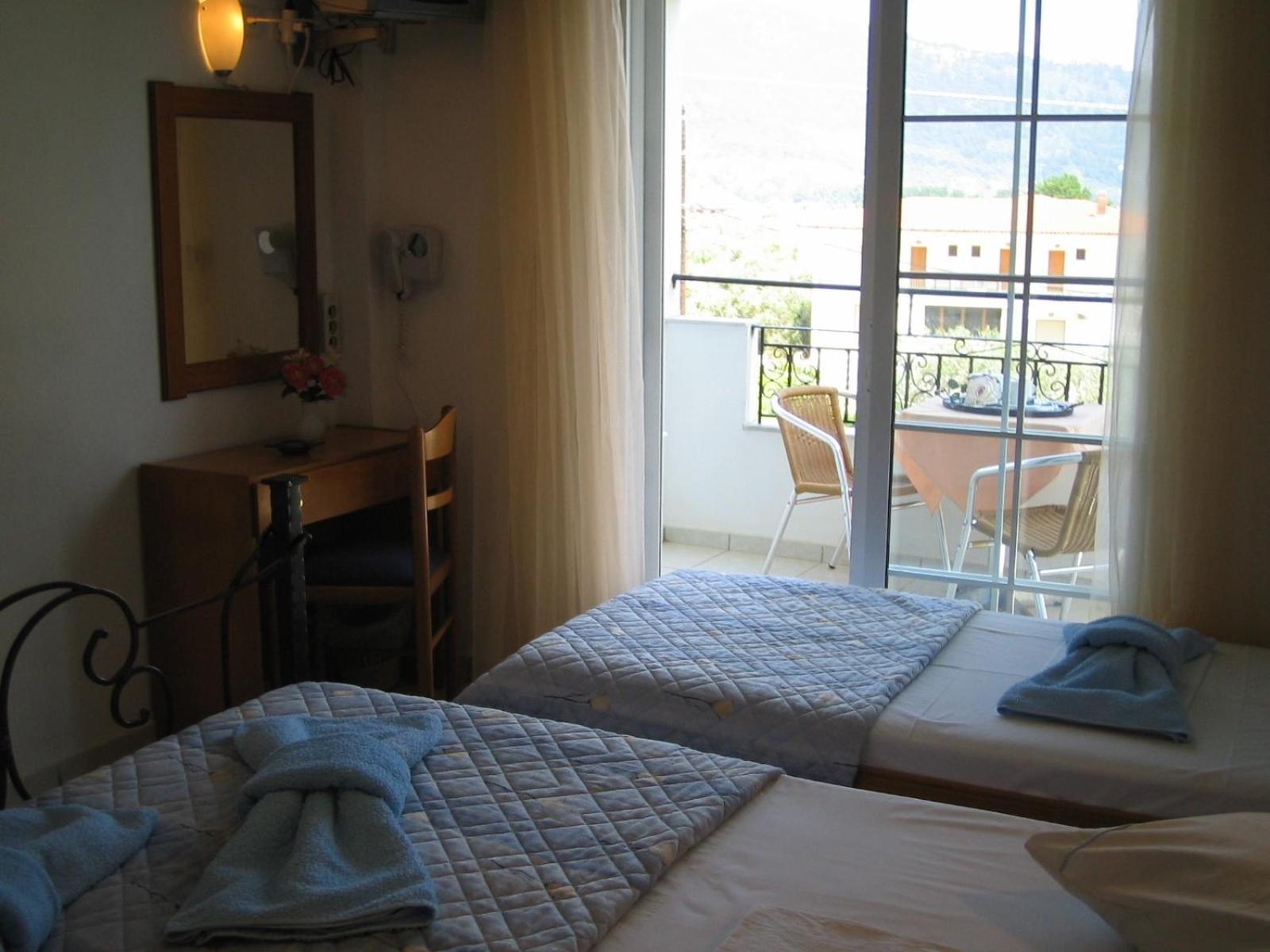 Blue Bay Hotel Skala Potamia  Habitación foto